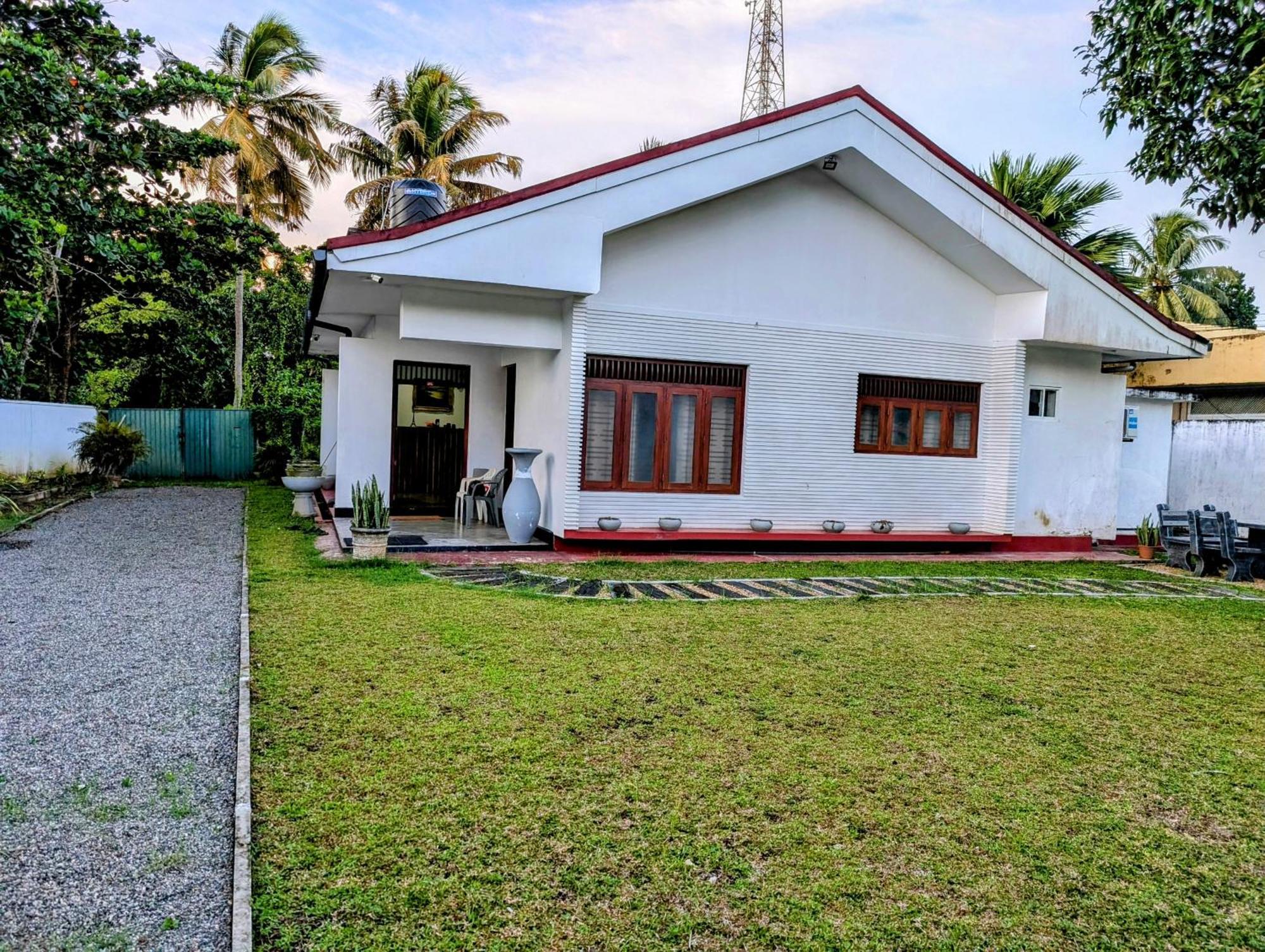 Costels Weligama Hostel Exterior foto